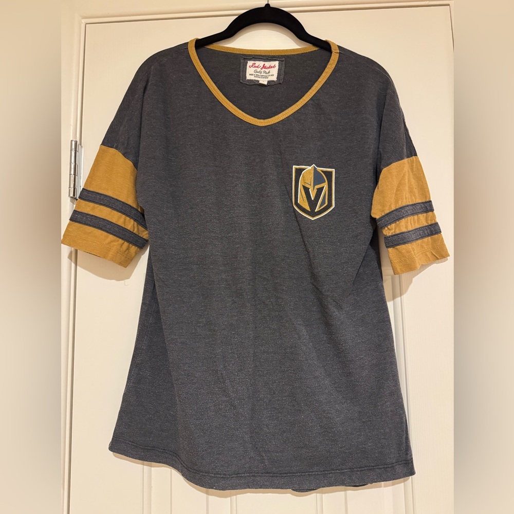 Vegas Golden Knights T-shirt in Size Small